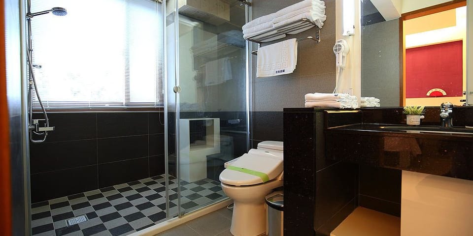 Family Room, Balcony (Sydney) | Bathroom | Free toiletries, hair dryer, slippers, towels