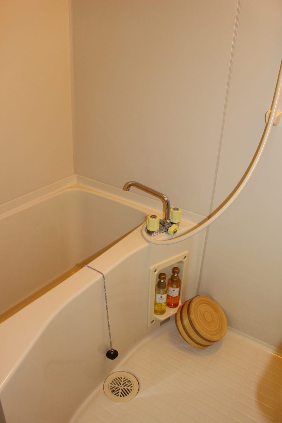 Combined shower/tub, free toiletries, hair dryer, slippers