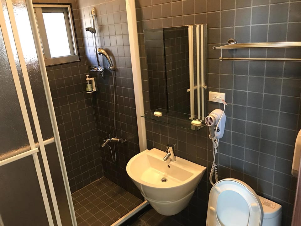 Standard Quadruple Room | Bathroom amenities | Shower, free toiletries, slippers, towels