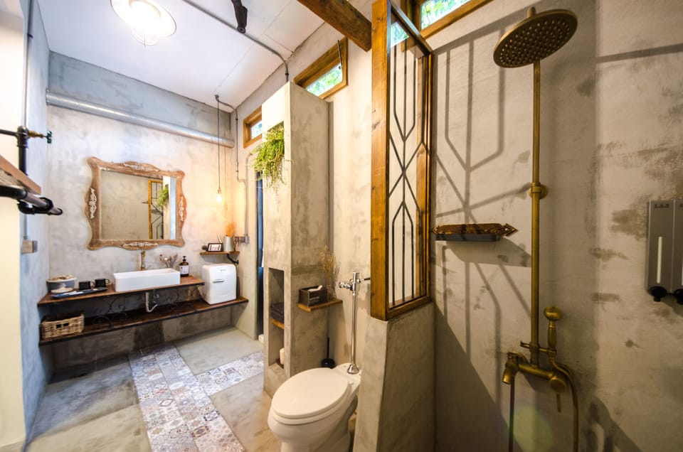 Deluxe Double Room, 1 Double Bed, Terrace (Benjamin Franklin) | Bathroom | Shower, free toiletries, hair dryer, slippers