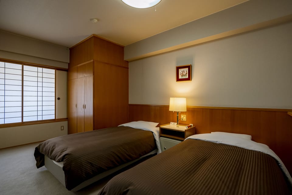 Basic Twin Room | In-room safe, free WiFi, bed sheets