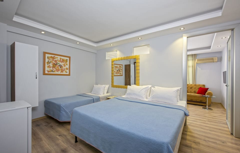 Egyptian cotton sheets, premium bedding, Select Comfort beds, minibar