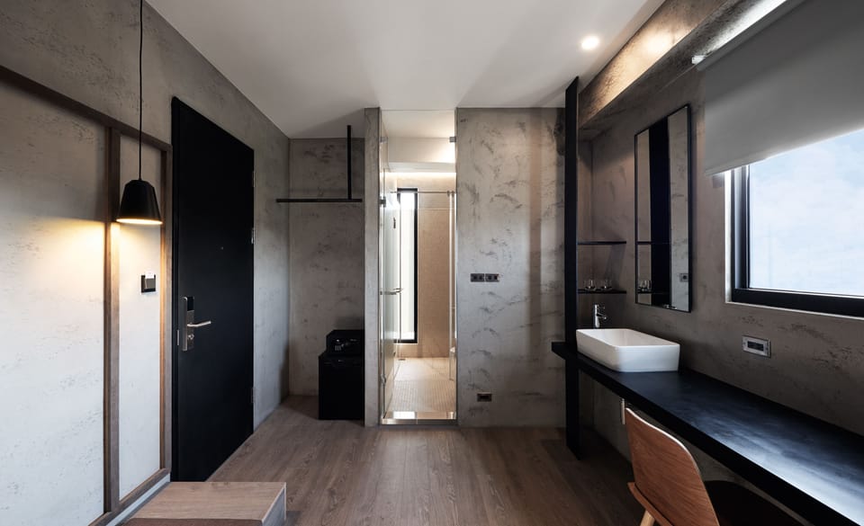 Double Room, 1 King Bed | Down comforters, in-room safe, blackout drapes, soundproofing