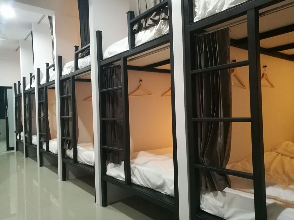 Mixed Dormitory | Free WiFi