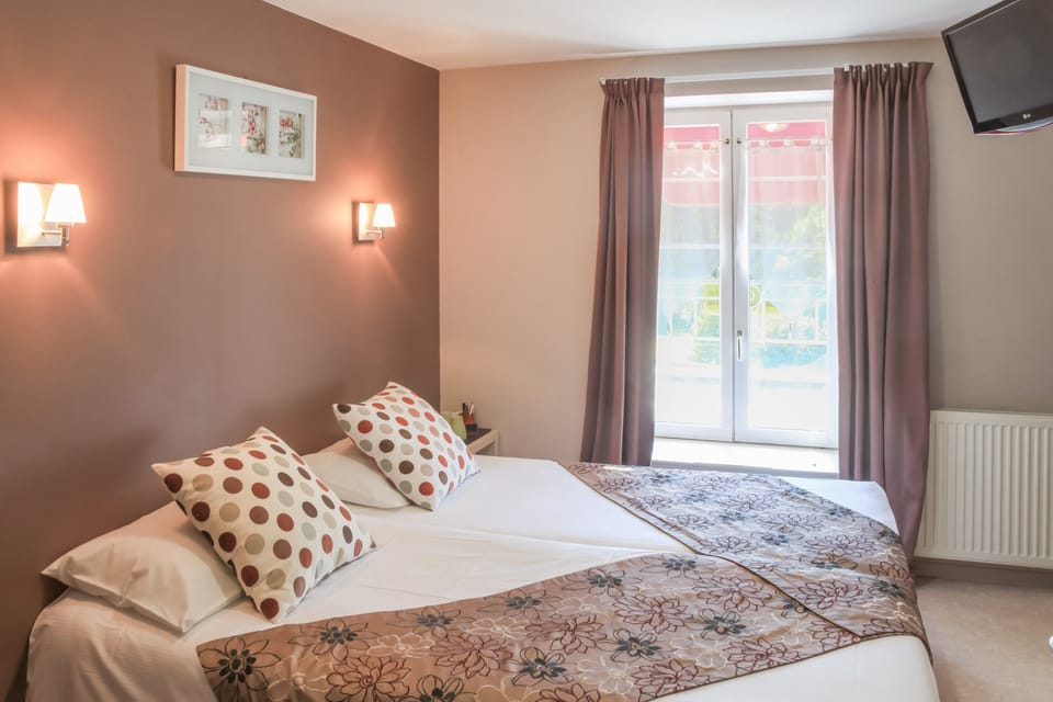 Standard Twin Room (Single Use) with Private Bathroom | 1 bedroom, premium bedding, in-room safe, individually furnished