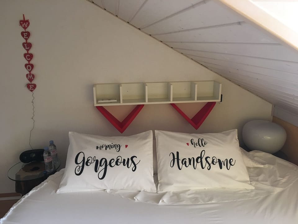 Design Double Room, 1 King Bed | Desk, iron/ironing board, free WiFi, bed sheets