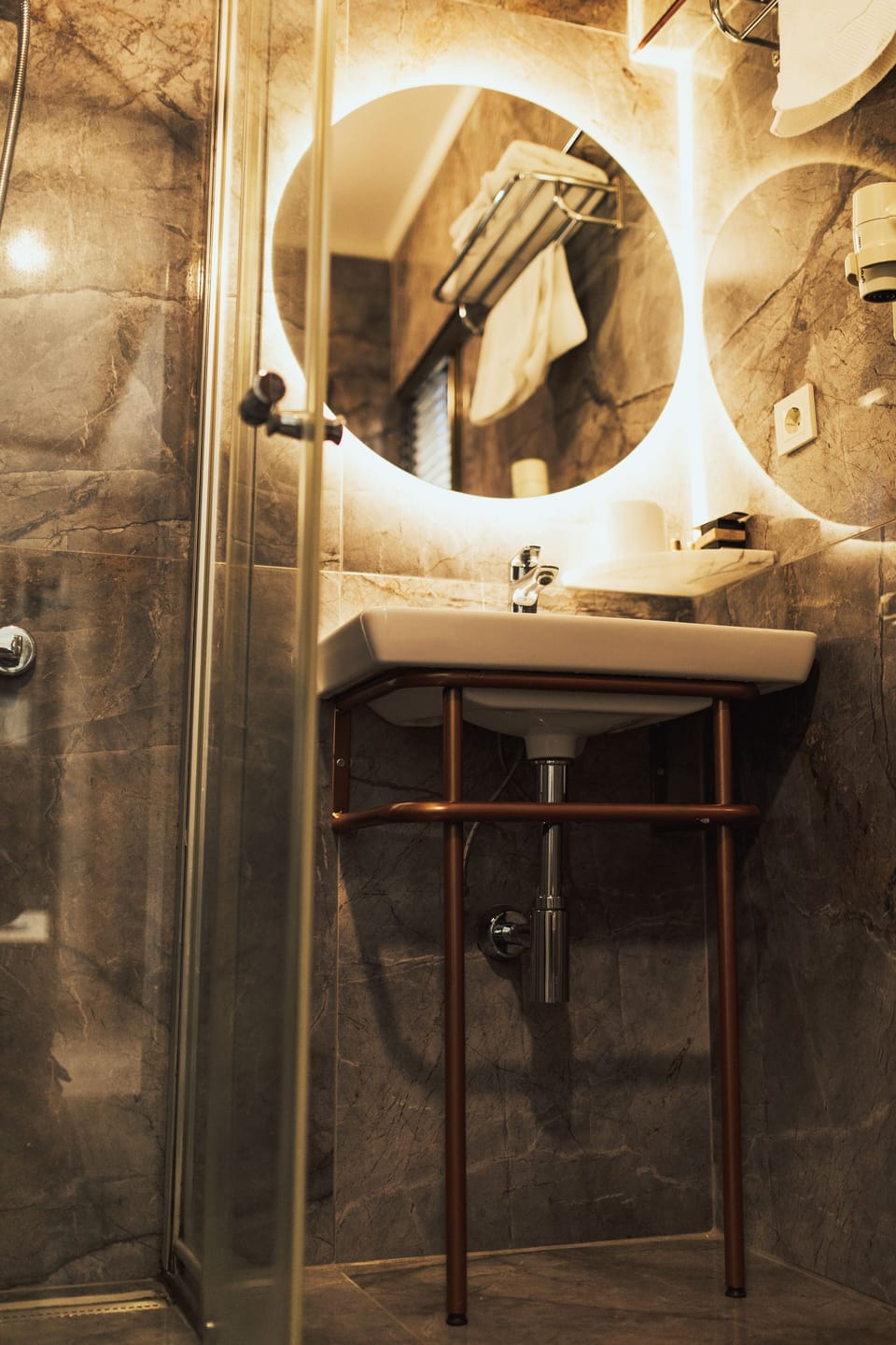 Shower, free toiletries, slippers, bidet