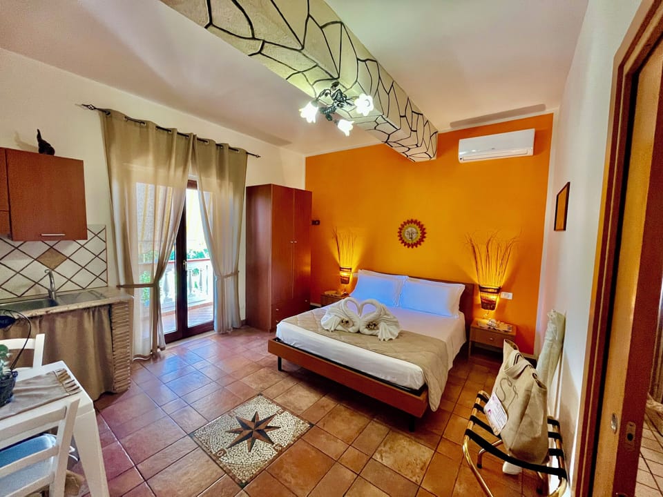 Studio (Tramontana) | Private kitchenette | Fridge, stovetop, coffee/tea maker, electric kettle