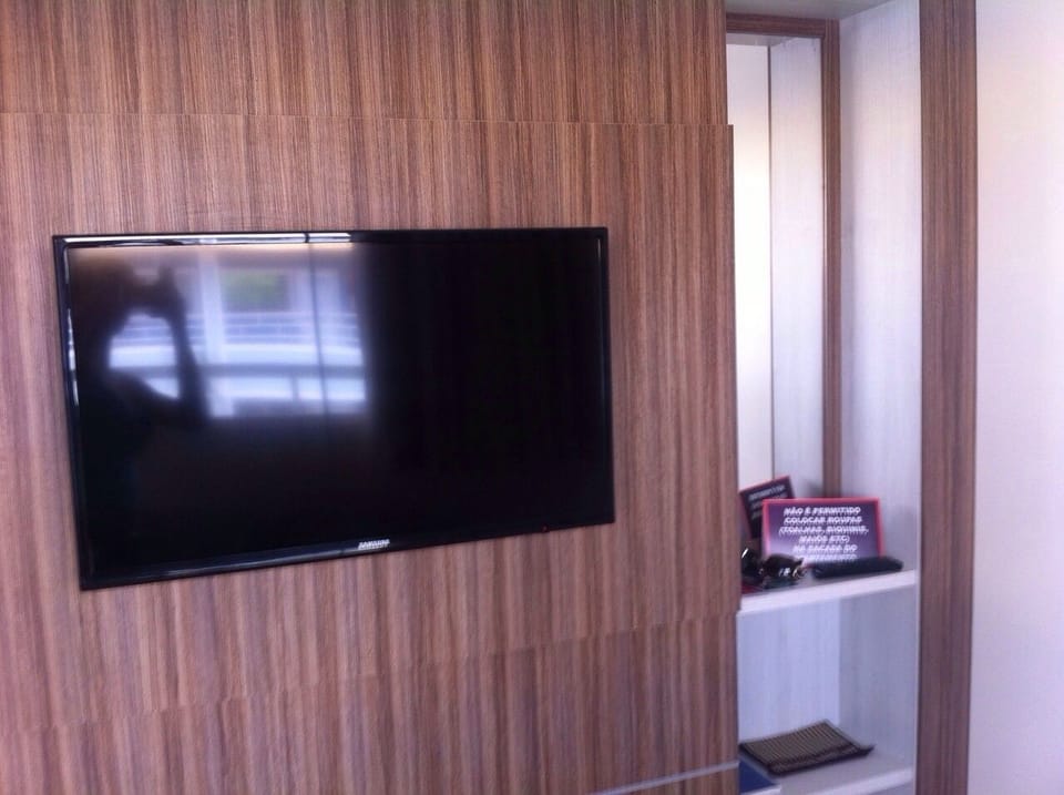 Apartment | Living room | Flat-screen TV
