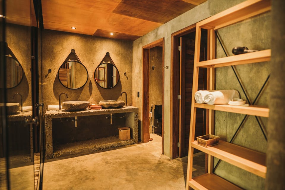 Ground Floor Suite Garden View | Bathroom | Hair dryer, bathrobes, towels, soap