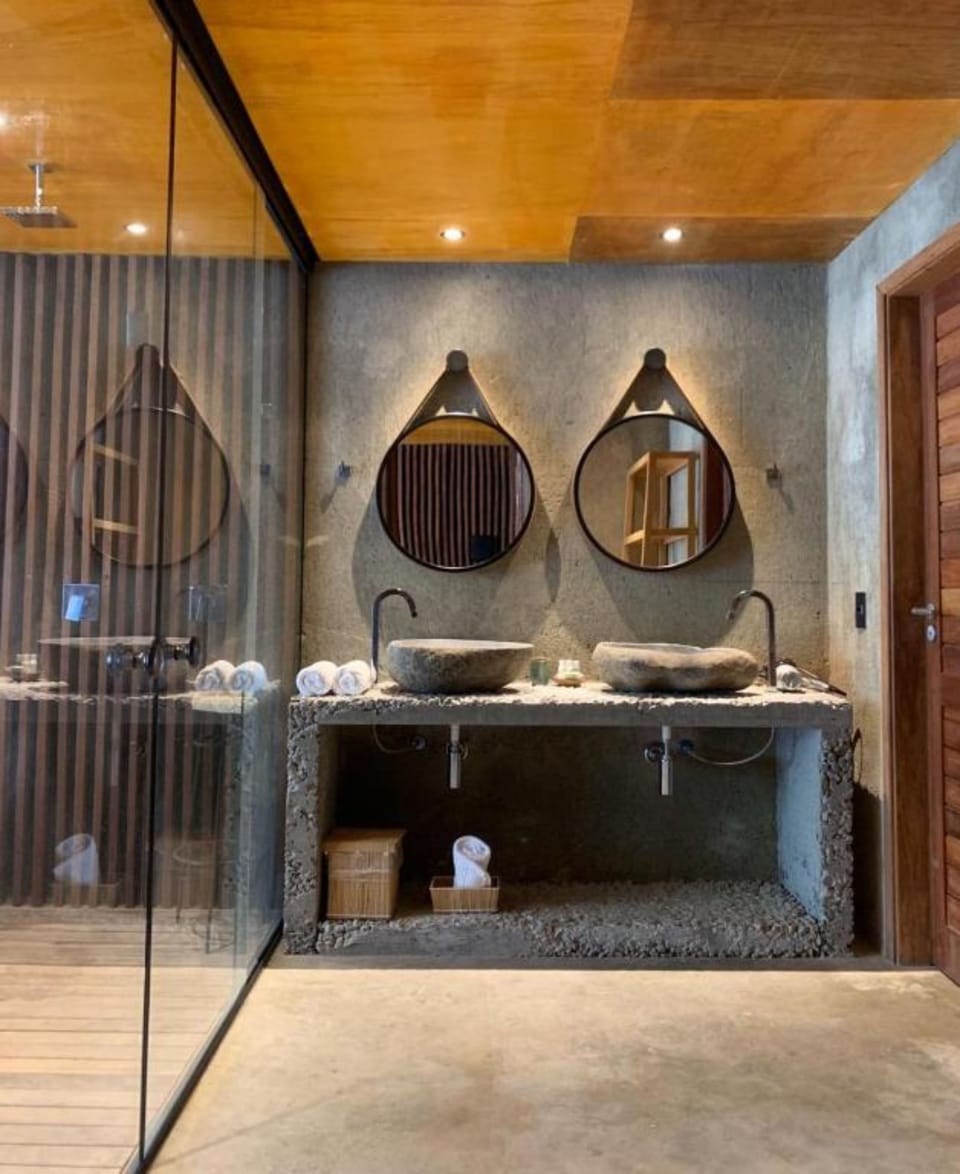 Ground Floor Suite Garden View | Minibar, in-room safe, individually decorated, individually furnished