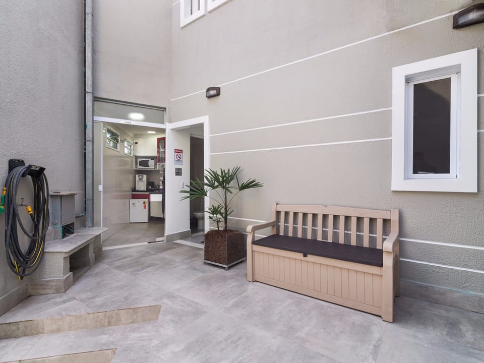 Business Studio | Courtyard