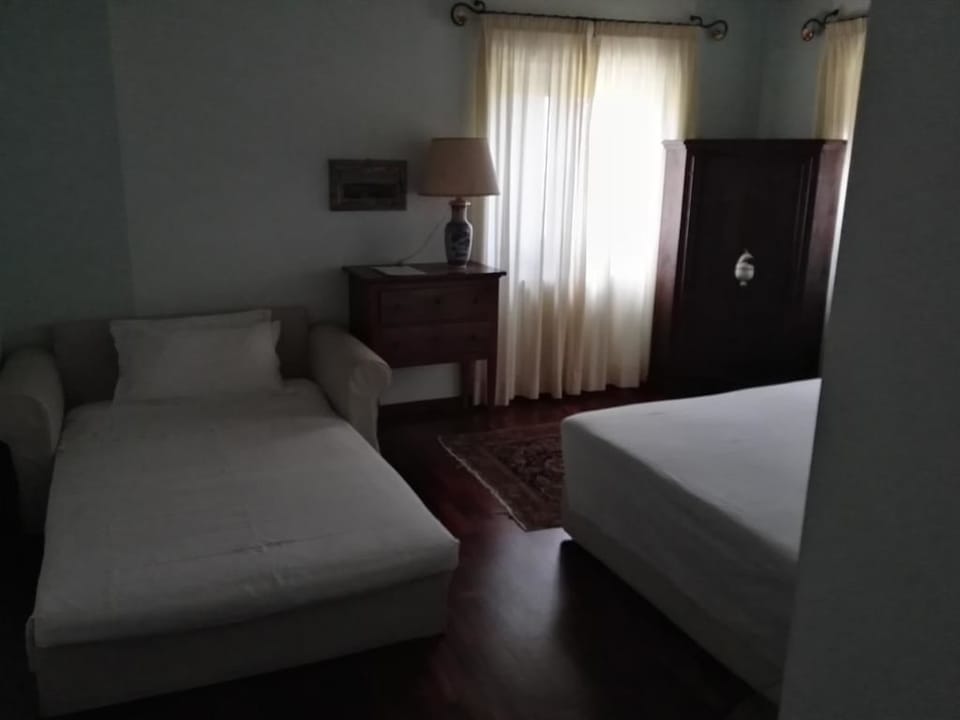 Deluxe Suite, Jetted Tub | 1 bedroom, desk, free cribs/infant beds, rollaway beds