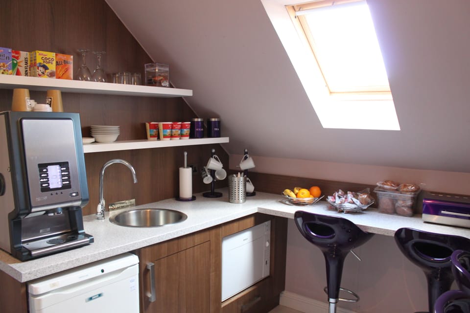 Double or Twin Room | Shared kitchen facilities | Coffee/tea maker, electric kettle