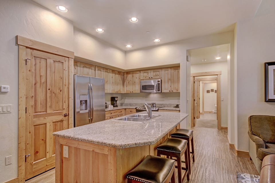 Townhome, 2 Bedrooms | Private kitchen | Full-size fridge, microwave, oven, stovetop