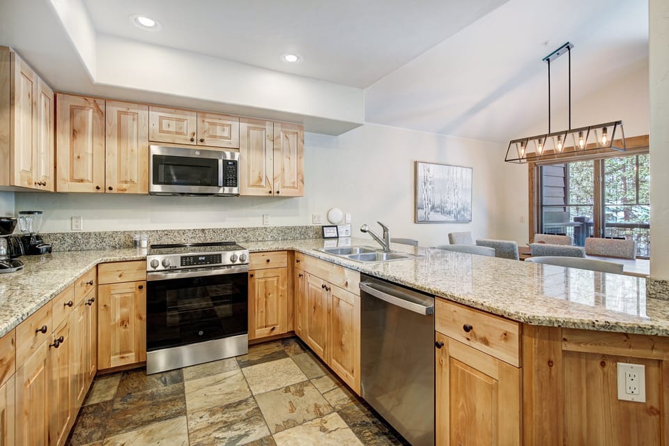 Townhome, 2 Bedrooms | Private kitchen | Full-size fridge, microwave, oven, stovetop