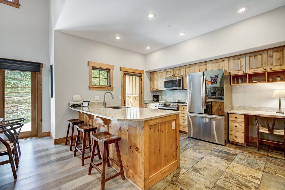Townhome, 3 Bedrooms | Private kitchen | Full-size fridge, microwave, oven, stovetop