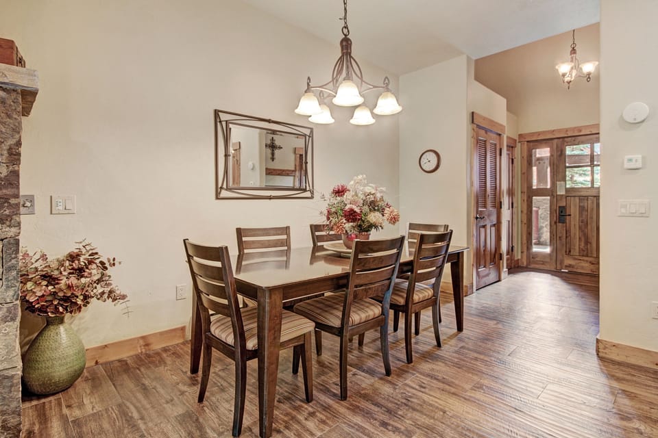 Townhome, 2 Bedrooms | Dining