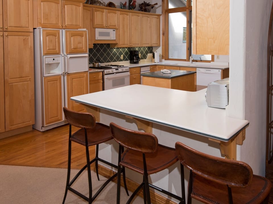 Townhome, 4 Bedrooms | Private kitchen | Fridge, microwave, oven, coffee/tea maker
