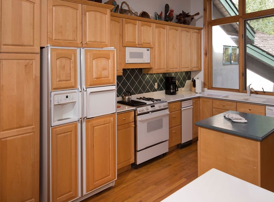 Townhome, 4 Bedrooms | Private kitchen | Fridge, microwave, oven, coffee/tea maker