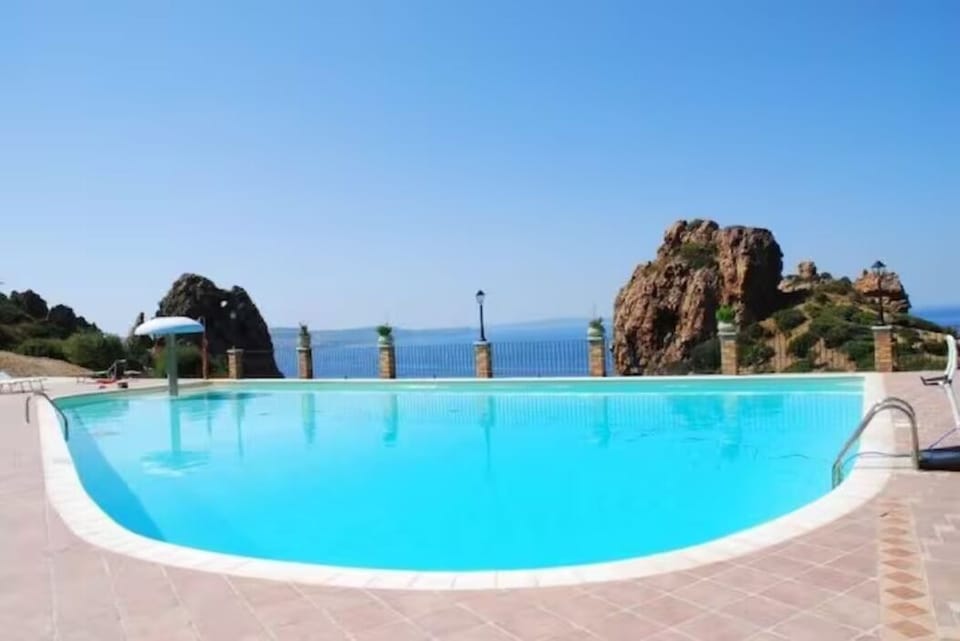 Piscina vista mare
