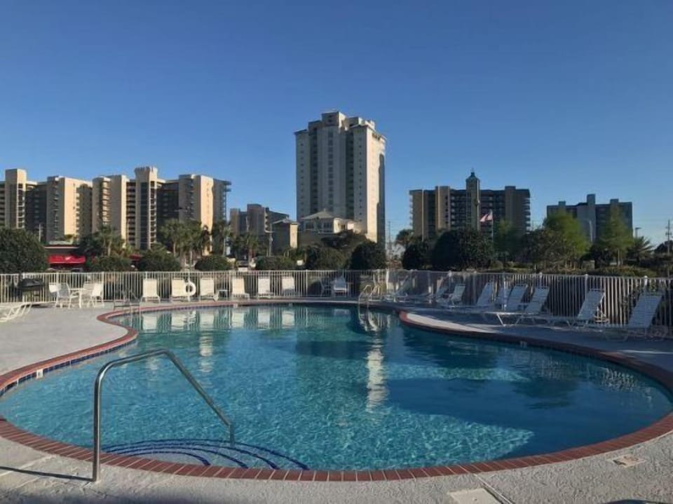 Romar Lakes 204B, 2 Bedroom 2 Bathroom. 2nd Floor unit. Sleeps 6. Managed by Island Rentals