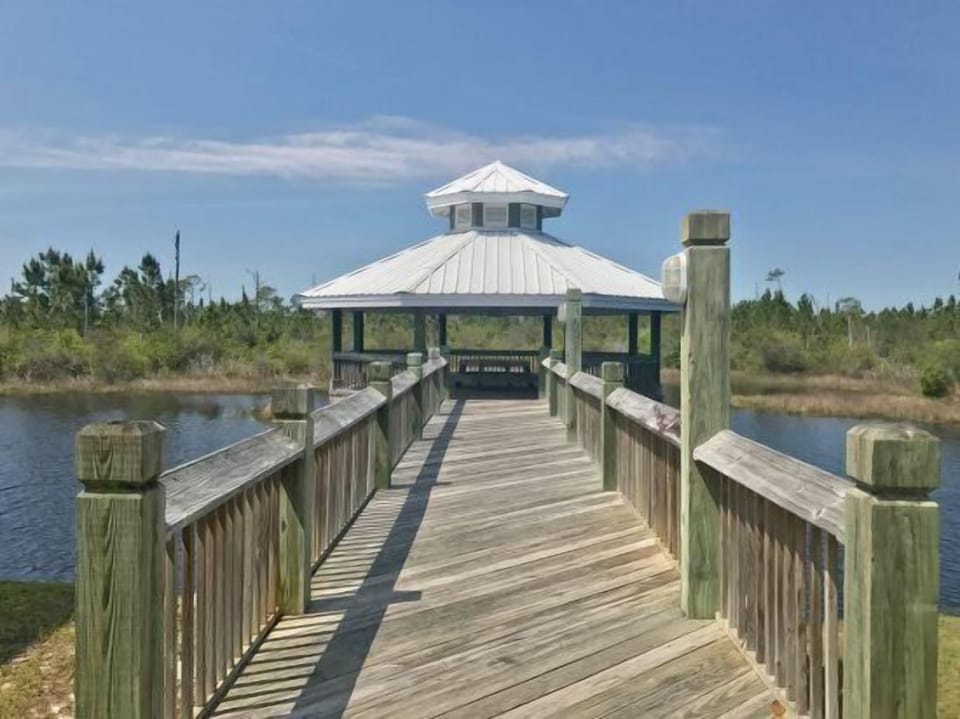 Romar Lakes 204B, 2 Bedroom 2 Bathroom. 2nd Floor unit. Sleeps 6. Managed by Island Rentals