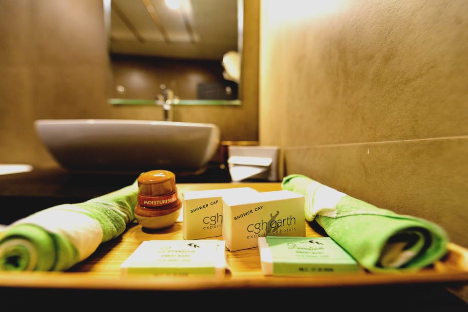 Superior Room with balcony | Bathroom amenities | Shower, free toiletries, hair dryer, bathrobes