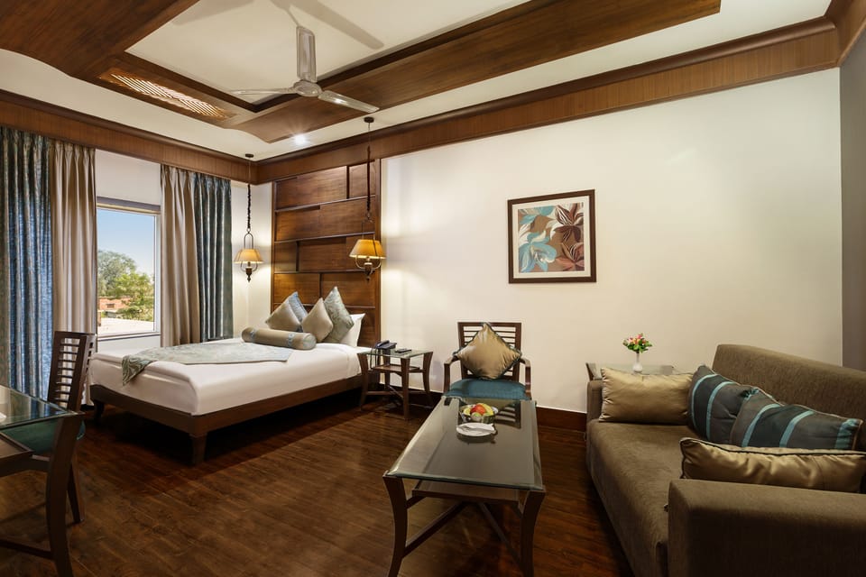 Suite | Living area | Flat-screen TV