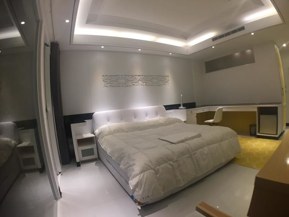 Standard Double Room | Bathroom shower