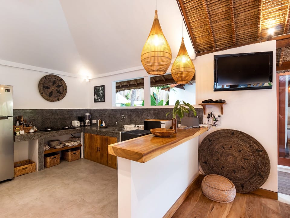 Family Villa | Private kitchen | Fridge, stovetop, coffee/tea maker, cookware/dishes/utensils