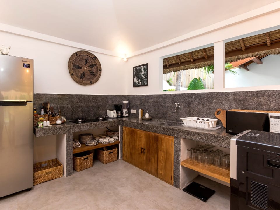 Family Villa | Private kitchen | Fridge, stovetop, coffee/tea maker, cookware/dishes/utensils