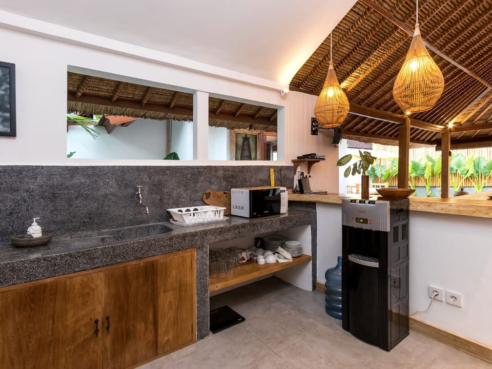 Family Villa | Private kitchen | Fridge, stovetop, coffee/tea maker, cookware/dishes/utensils