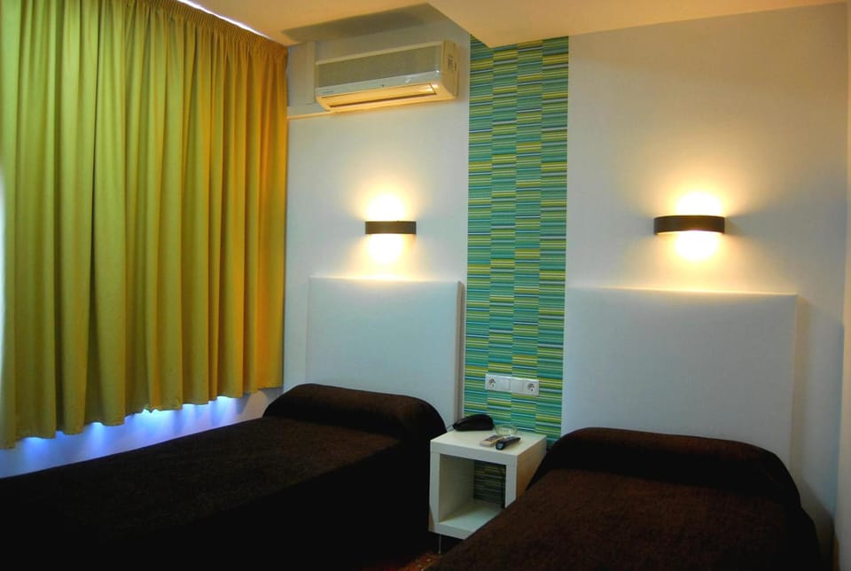 Desk, soundproofing, cribs/infant beds, rollaway beds