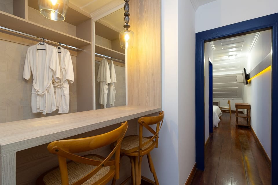 Suite, Bathtub | Minibar, desk, iron/ironing board, free WiFi