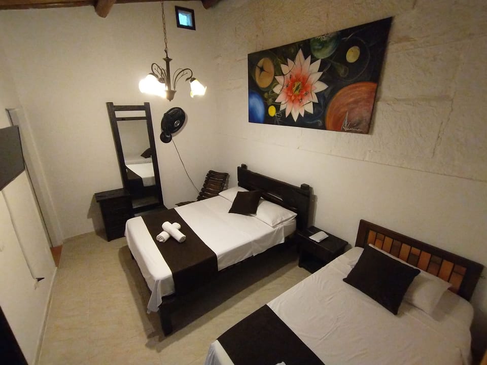 Traditional Triple Room | Desk, iron/ironing board, free WiFi