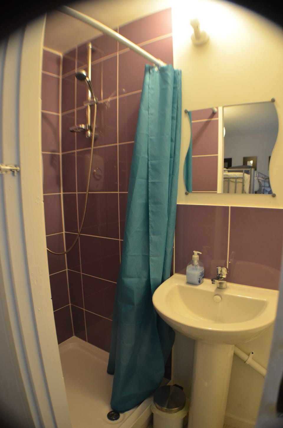 Deluxe Triple Room, Ensuite | Bathroom | Free toiletries, hair dryer, towels