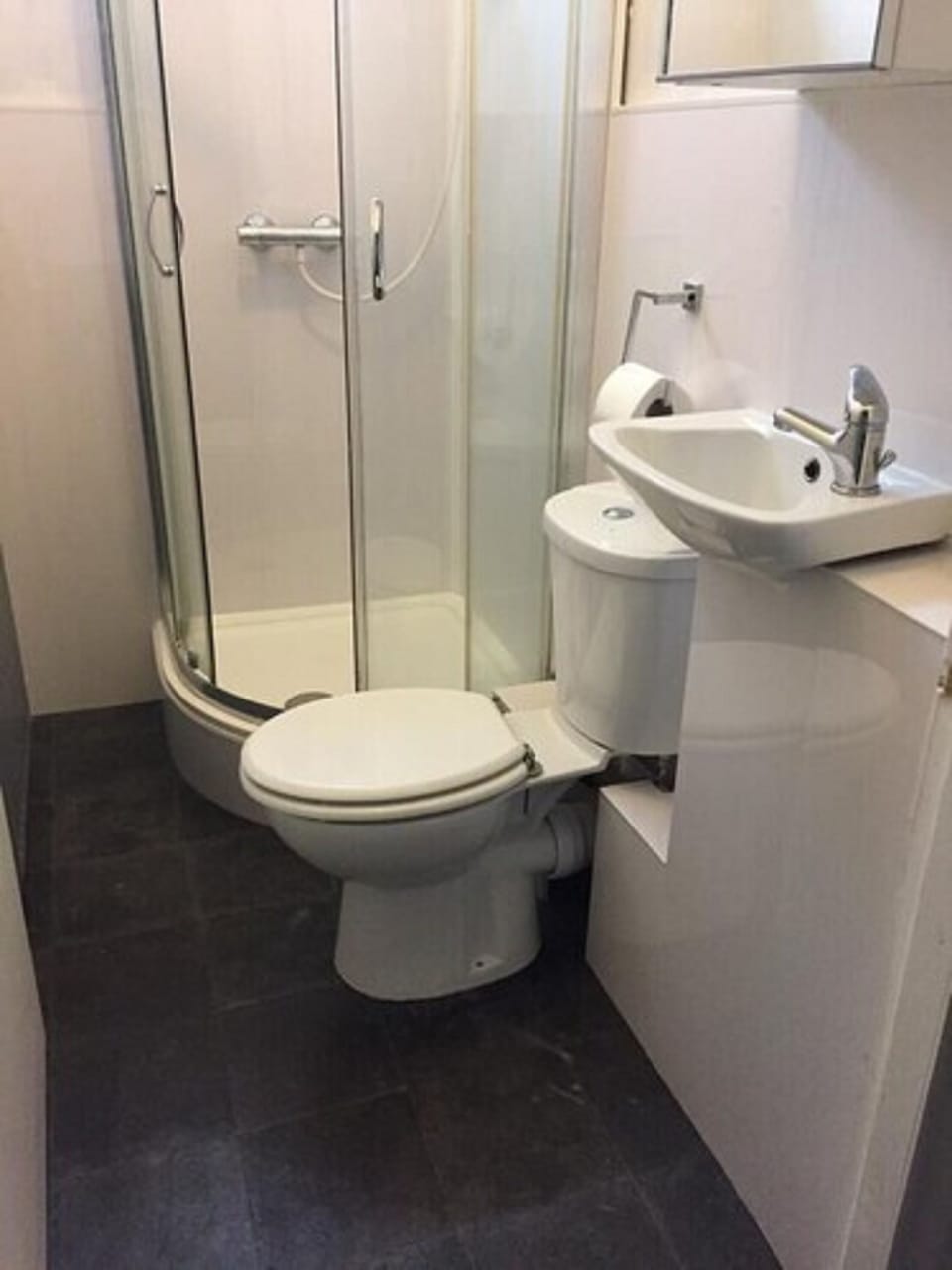 Basic Double Room | Bathroom | Free toiletries, hair dryer, towels