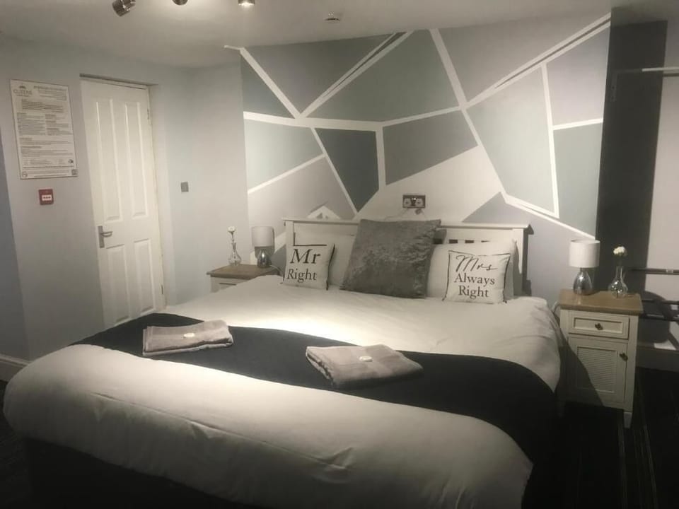 Comfort Double Room, Ensuite | Iron/ironing board, free WiFi, bed sheets