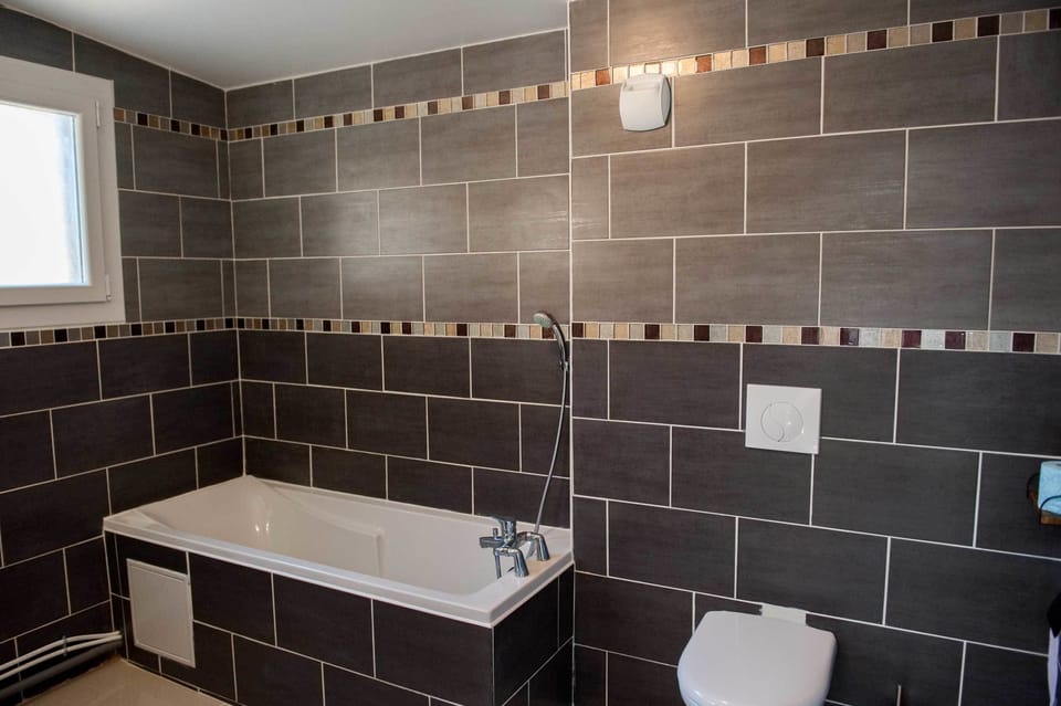 Classic Double Room | Bathroom shower