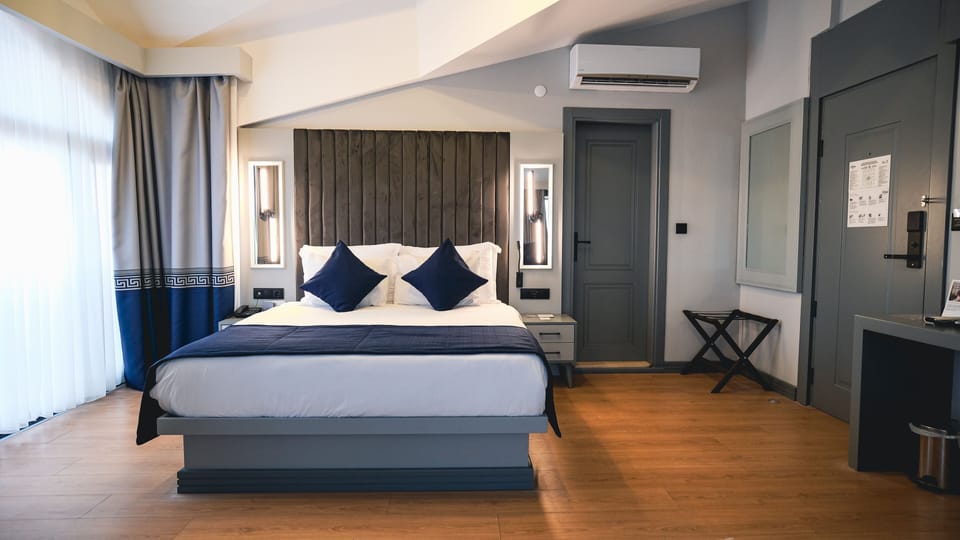 Superior Room French Bed Sea View | Minibar, desk, laptop workspace, soundproofing