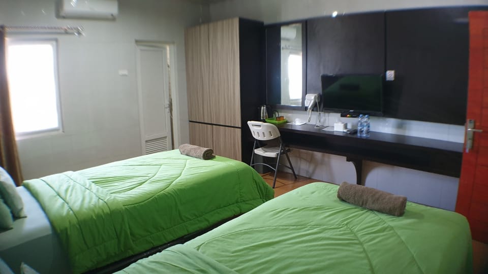 Deluxe Twin Room, 2 Twin Beds | Desk, laptop workspace, WiFi (free)