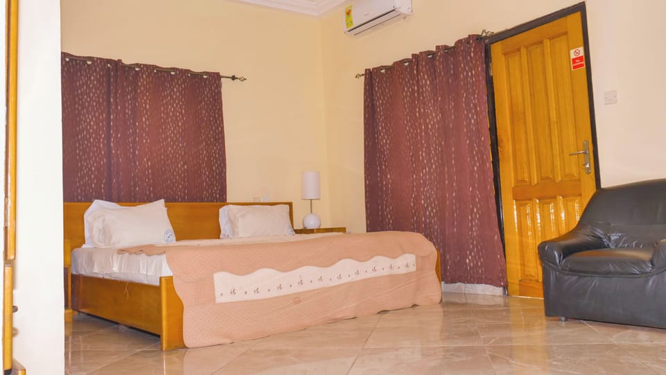 Standard Double Room, Balcony | Desk, laptop workspace, WiFi (free), bed sheets