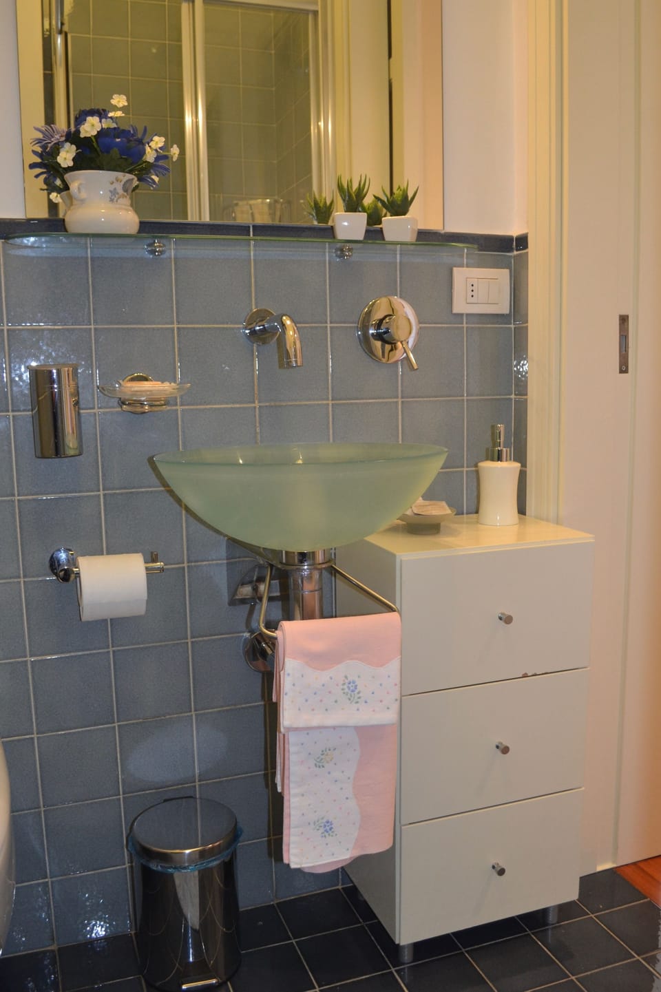 Deluxe Apartment, City View | Bathroom | Shower, free toiletries, hair dryer, bidet