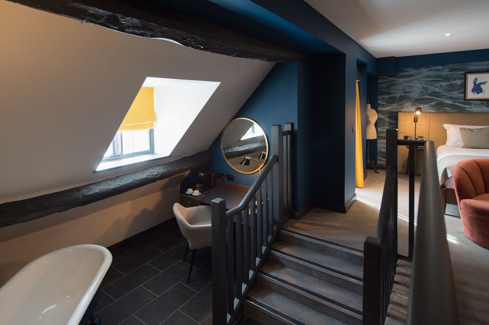 Junior Suite | In-room safe, desk, blackout drapes, iron/ironing board