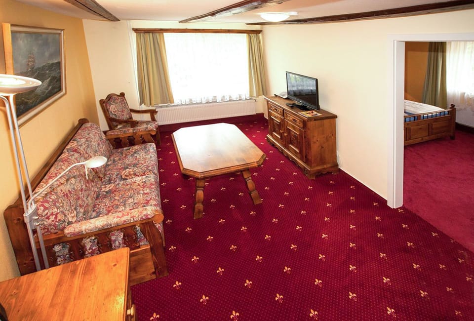 Suite | Living area | Flat-screen TV