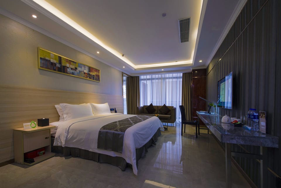 Design Double Room | Premium bedding, desk, blackout drapes, soundproofing