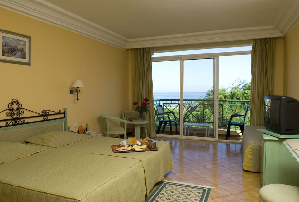 Minibar, in-room safe, blackout drapes, bed sheets