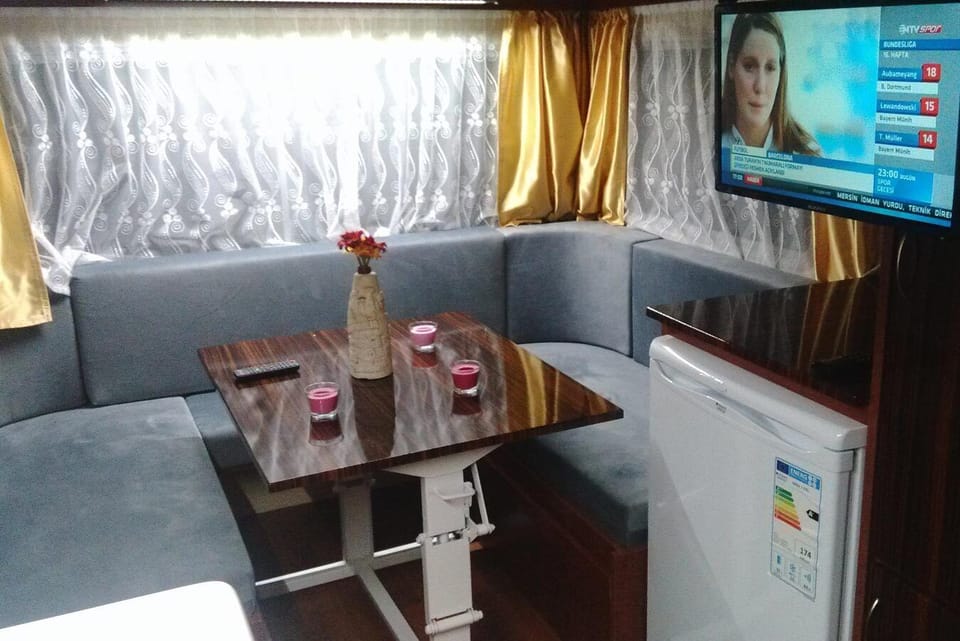 Caravan | Select Comfort beds, minibar, iron/ironing board, free WiFi