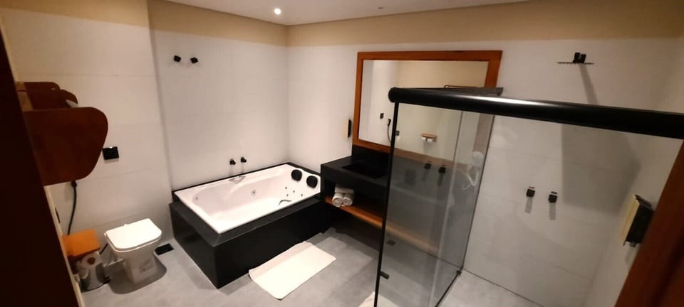 Deluxe Double Room | Premium bedding, pillowtop beds, minibar, laptop workspace